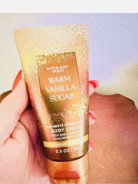 Bath & Body Works Warm Vanilla Sugar Body Cream - Gold and Cream Accents